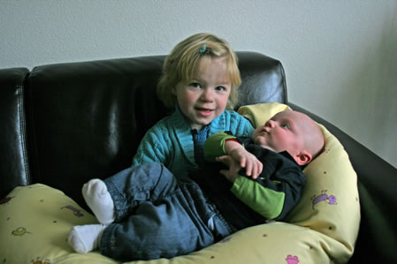 Bij Meike op schoot