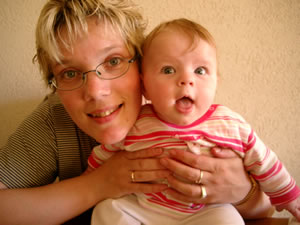 Meike met mama op de foto
